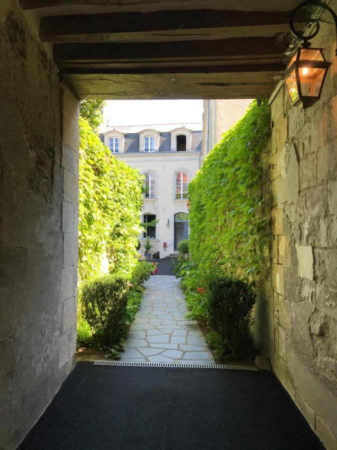 A Cote De La Place Du Pilori 昂热 外观 照片